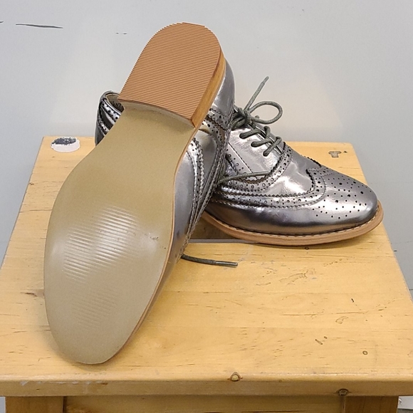 New! Wanted Babe pewter oxford lace up. US7 - Picture 3 of 3